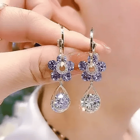 Ohrringe „Crystal Petals“, verziert mit Kristallen